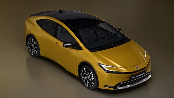 Toyota Prius PHEV si può prenotare online, ecco come