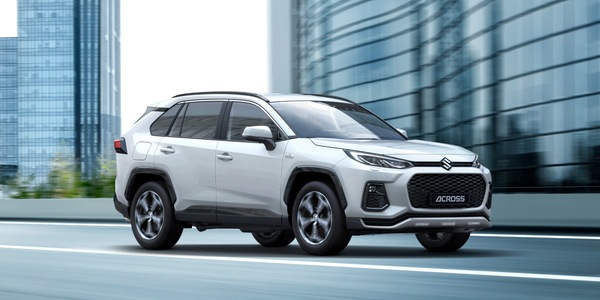 Suzuki Across plug-in 2023, ecco il restyling