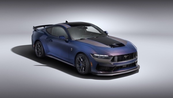 Mustang Dark Horse, unica con titanio e sedili Recaro speciali