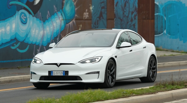 Sul nuovo numero di Auto: Tesla Model S Plaid, è proprio sfrenata!