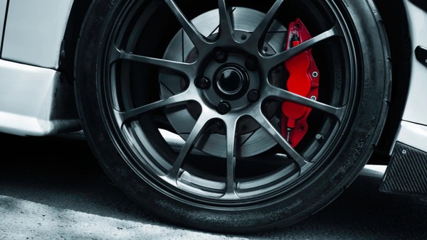 Come frenare l’auto nel minor spazio possibile