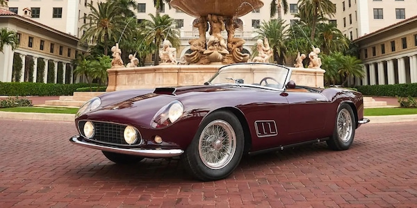 Ferrari, all'asta per una cifra record la Spider California by Scaglietti