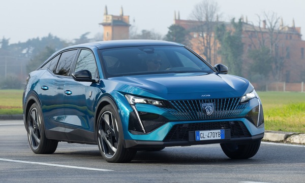 Peugeot 408 GT Hybrid, la pagella: promossa o bocciata?