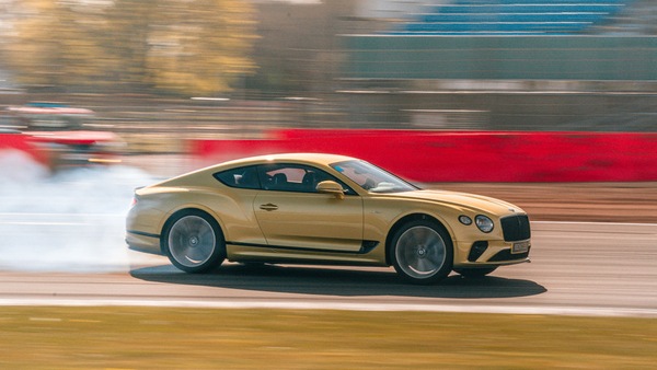 Bentley, addio al W12: stop alla produzione nel 2024