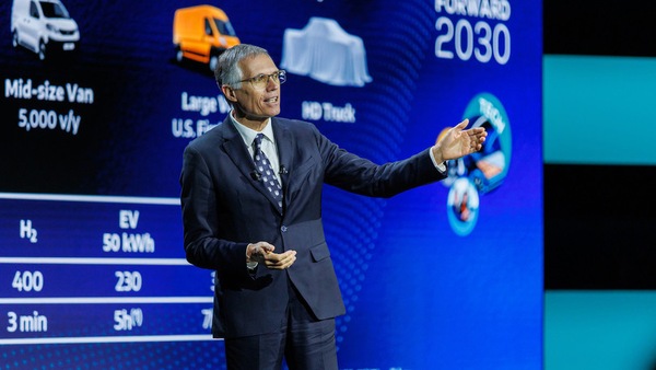 Tavares: "Rispetto per l'industria dell'auto!"