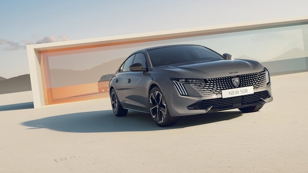 Peugeot 508 restyling stupisce ancora e i Matrix led sono di serie