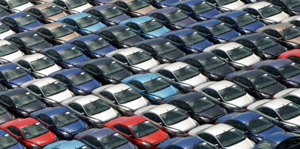 Mercato auto, risalita lenta