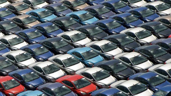 Mercato auto, risalita lenta