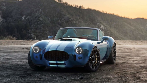 AC Cobra GT Roadster, il ritorno con un tocco di Italia nel telaio
