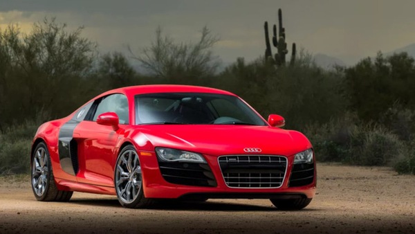 All'asta una rarissima Audi R8 "rossa brillante" con cambio manuale