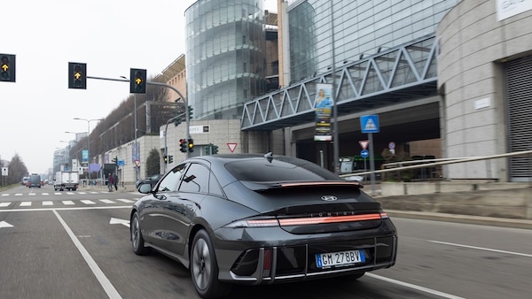 Auto elettrica, ricarica sempre difficile