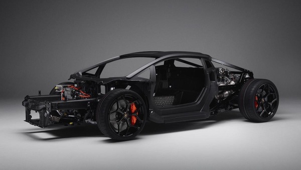 Lamborghini V12 ibrida, la LB744 ha un telaio monoscocca inedito