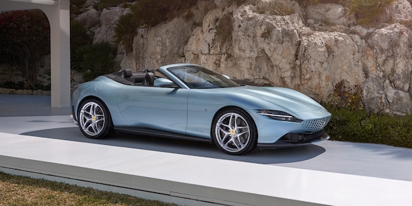 Ferrari Roma Spider, il ritorno del tetto in tela