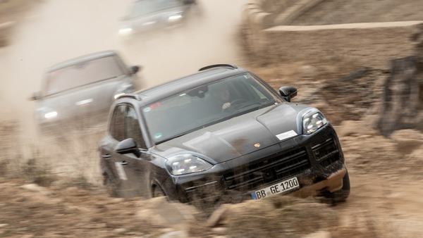 Porsche Cayenne elettrica, la produzione accanto al Cayenne termico