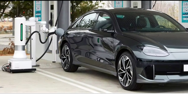 Hyundai ACR, innovativo robot per la ricarica automatica VIDEO