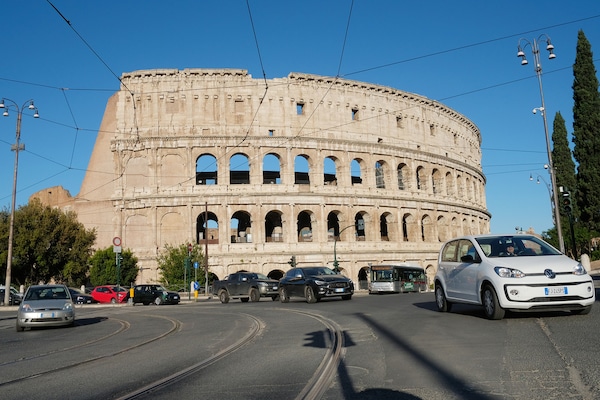 Contenere i consumi: 5 buone regole per guidare in sicurezza