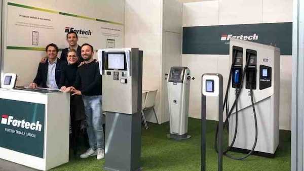 Auto elettriche, arriva la colonnina con il Pos: ecco come funziona