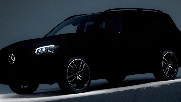 Mercedes GLS 2024, nuovo look e aggiornamenti software