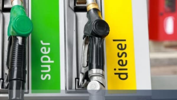Prezzi benzina e Diesel, maxi aumenti a Pasqua