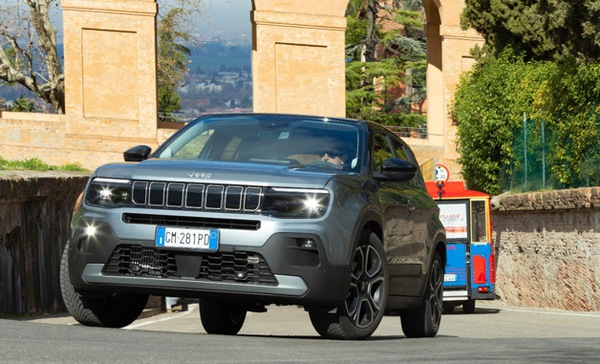 Su Auto in edicola: Jeep Avenger 1.2 benzina, la prova