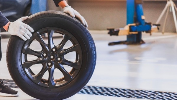 Cambio gomme estive: regole da seguire e consigli