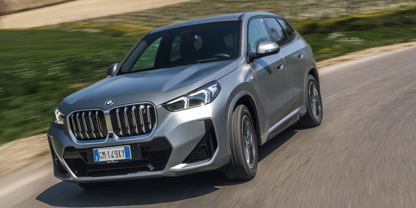 BMW iX1, come va su strada l'elettrica che punta in alto