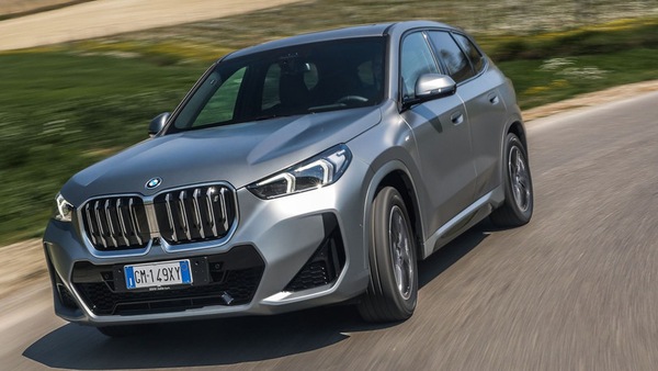 BMW iX1, come va su strada l'elettrica che punta in alto