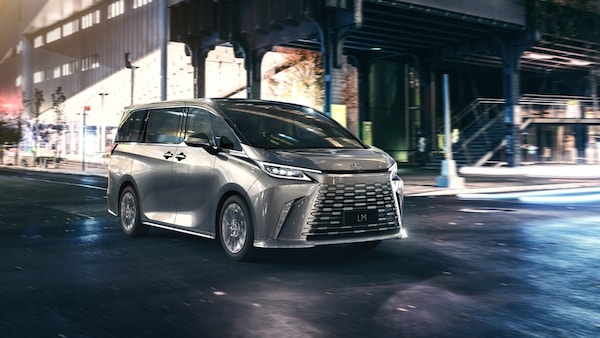 Lexus LM, il minivan del lusso e comfort totale pronto per l'Europa