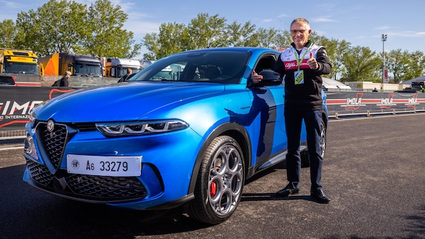 Tavares: "Stellantis non inizierà una guerra dei prezzi con Tesla"