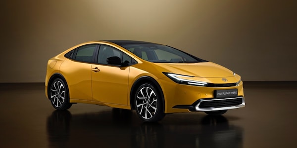 Toyota Prius PHEV arriva in Italia, prezzi più bassi