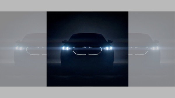 BMW i5 mostra gli interni, ecco cosa sappiamo dell'elettrica
