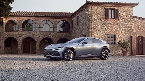 Ferrari riapre gli ordini sul Purosangue, avanti la ricerca su elettrica ed e-fuels