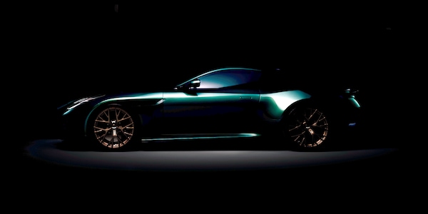 Aston Martin DB, un teaser anticipa l'erede della DB11