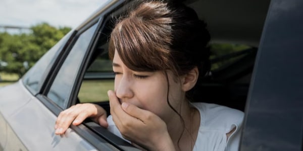 Mal d'auto, le vetture elettriche possono accentuarlo: ecco perché