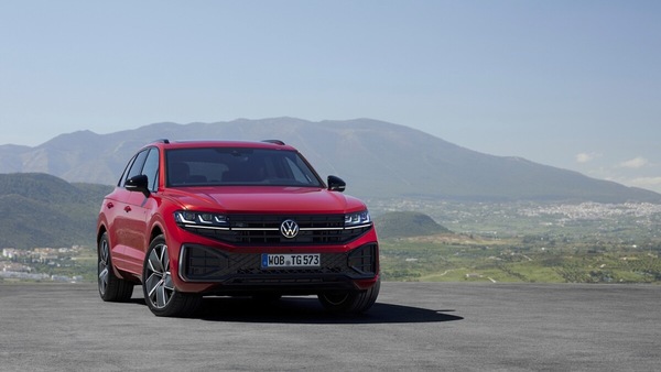 Volkswagen Touareg restyling, tutto un nuovo volto con i 38 mila led