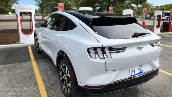 Ricarica auto elettriche, Ford potrà accedere ai Superchargers Tesla