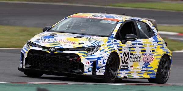 Idrogeno liquido, Toyota mette in pista la prima auto