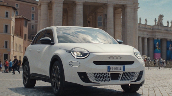 Fiat 600e, eccola ancora una volta: lo stile è senza segreti