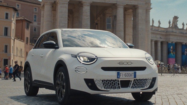 Fiat 600e, eccola ancora una volta: lo stile è senza segreti