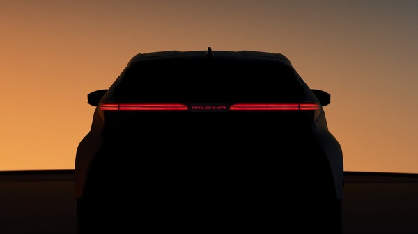 Toyota C-HR 2024, la grande novità attesa è l'ibrido plug-in