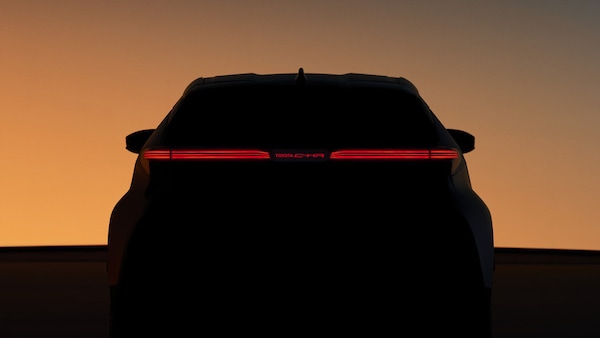 Toyota C-HR 2024, la grande novità attesa è l'ibrido plug-in