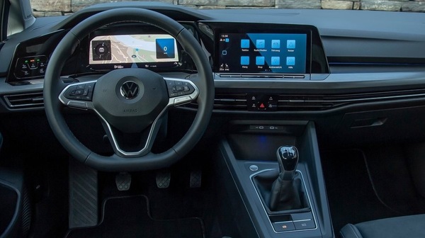 Volkswagen Golf, con il restyling 2024 sarà solo DSG?