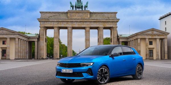Opel Astra Elettrica, il test della nuova compatta alla spina