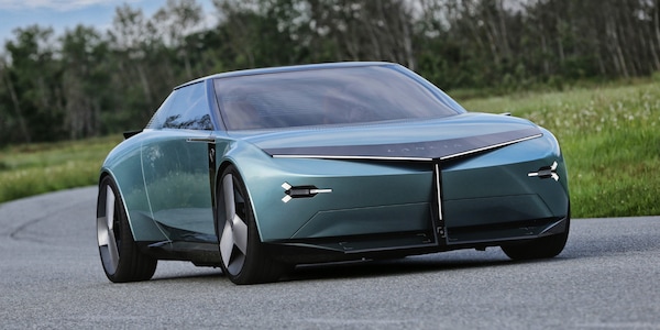 Lancia, la concept Pu+Ra HPE scende in strada con il CEO Napolitano