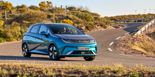 BYD Dolphin, "delfino" elettrico: la prova