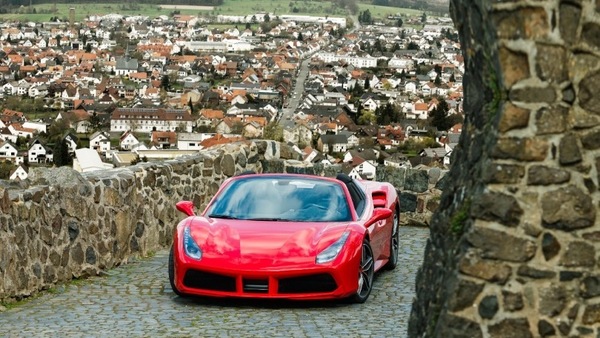 Superbollo auto, il Governo ci pensa: potrebbe non essere abolito