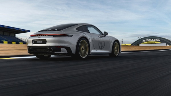 Porsche, la 911 esclusiva che omaggia le vittorie di Le Mans