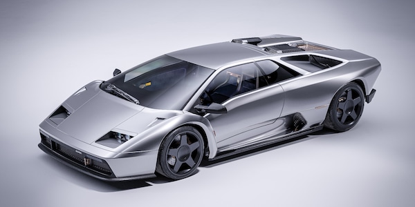 Eccentrica, come la Lambo che interpreta