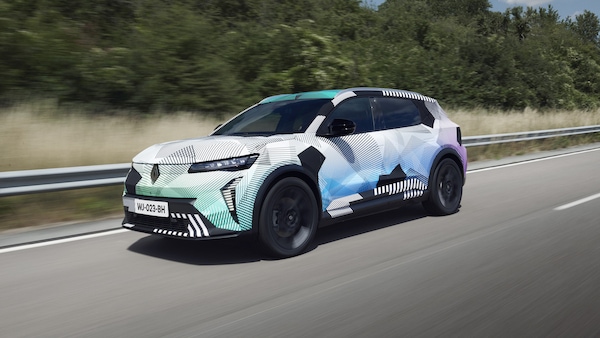 Nuova Renault Scenic rinasce elettrica e suv: ecco come sarà la E-Tech 2024