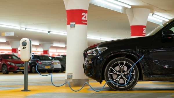 Auto elettriche, con il caldo la loro performance si abbassa: perché?